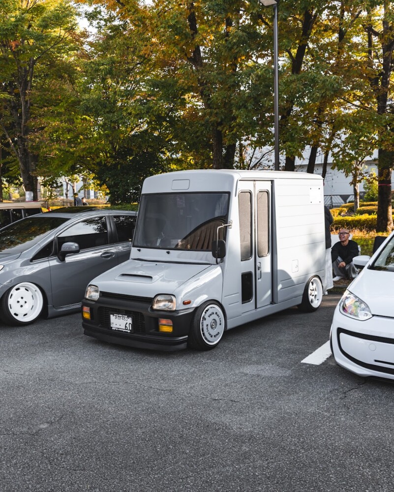 ミラウォークスルーバン-はちまる